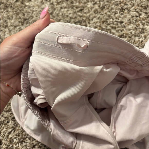 Lululemon hotty hot shorts strawberry milkshake - Picture 7 of 8